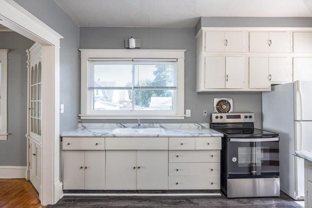 238 W IRVING AVENUE, Oshkosh, WI 54901