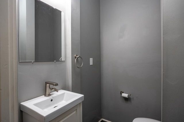 238 W IRVING AVENUE, Oshkosh, WI 54901