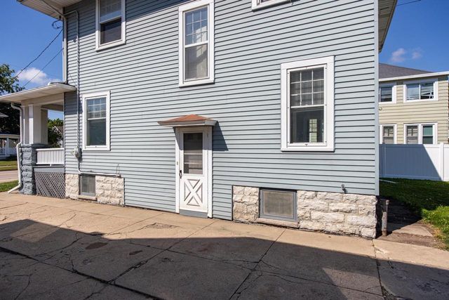 238 W IRVING AVENUE, Oshkosh, WI 54901