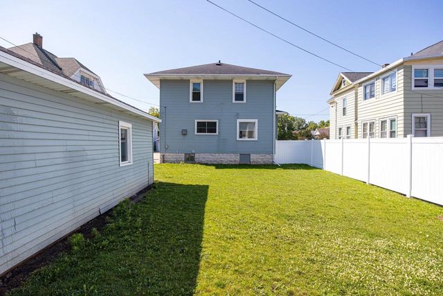 238 W IRVING AVENUE, Oshkosh, WI 54901