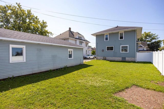 238 W IRVING AVENUE, Oshkosh, WI 54901