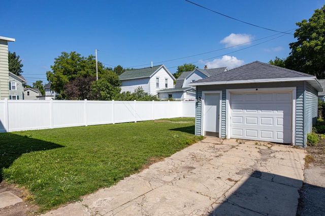 238 W IRVING AVENUE, Oshkosh, WI 54901