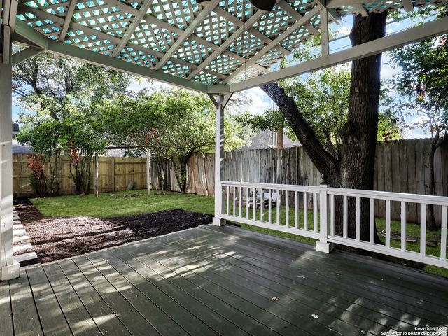 13838 LAUREL HOLLOW DR, San Antonio, TX 78232