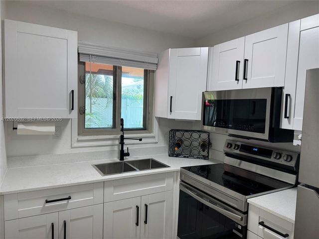 4518 SW 33rd Ave 2, Dania Beach, FL 33312