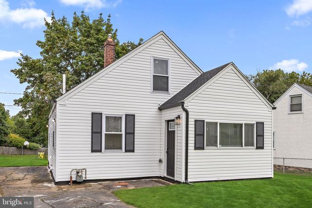 53 SEWARD LN, Aston, PA 19014
