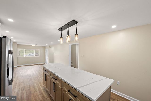 53 SEWARD LN, Aston, PA 19014