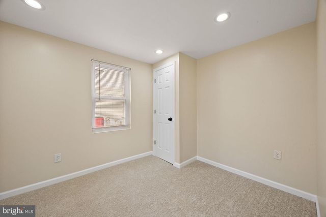 53 SEWARD LN, Aston, PA 19014