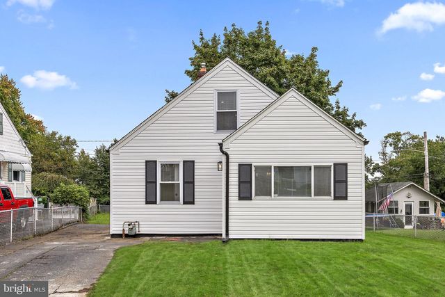 53 SEWARD LN, Aston, PA 19014