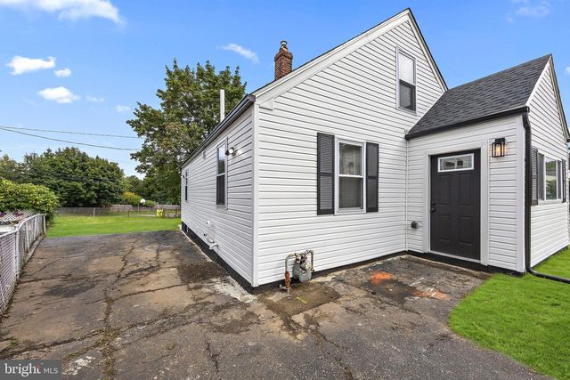 53 SEWARD LN, Aston, PA 19014