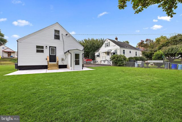 53 SEWARD LN, Aston, PA 19014