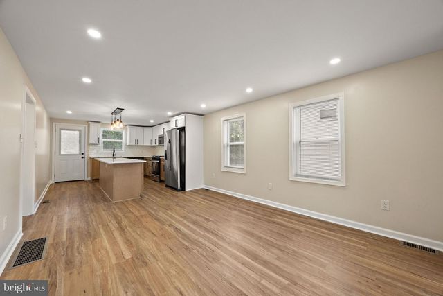 53 SEWARD LN, Aston, PA 19014