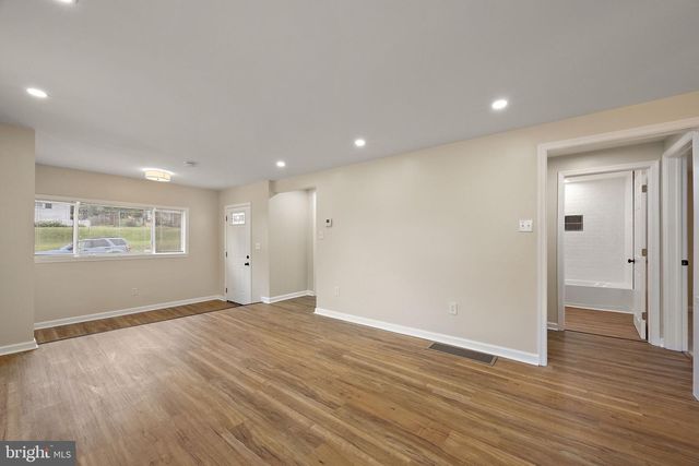 53 SEWARD LN, Aston, PA 19014