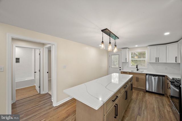 53 SEWARD LN, Aston, PA 19014