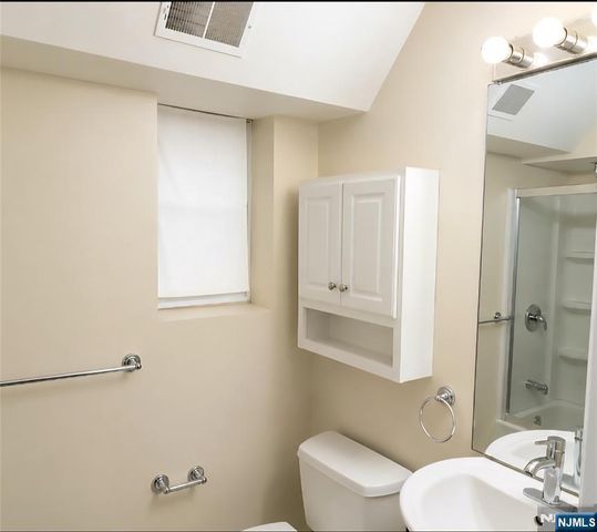 430 Aurora Avenue 430, Cliffside Park, NJ 07010