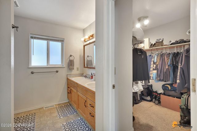 10040 E Baywood Drive, Palmer, AK 99654