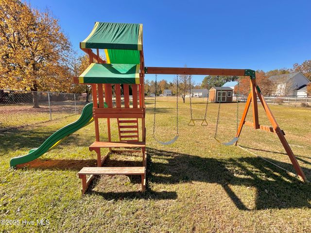 105 Coral Ridge Road, Richlands, NC 28574