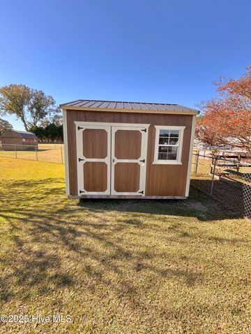 105 Coral Ridge Road, Richlands, NC 28574