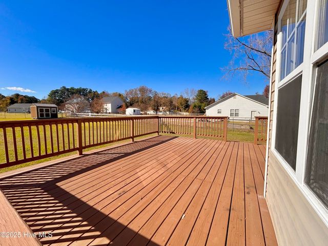 105 Coral Ridge Road, Richlands, NC 28574