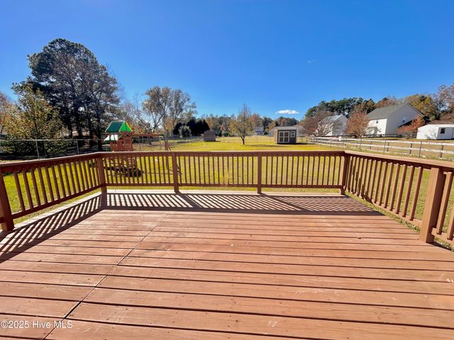 105 Coral Ridge Road, Richlands, NC 28574