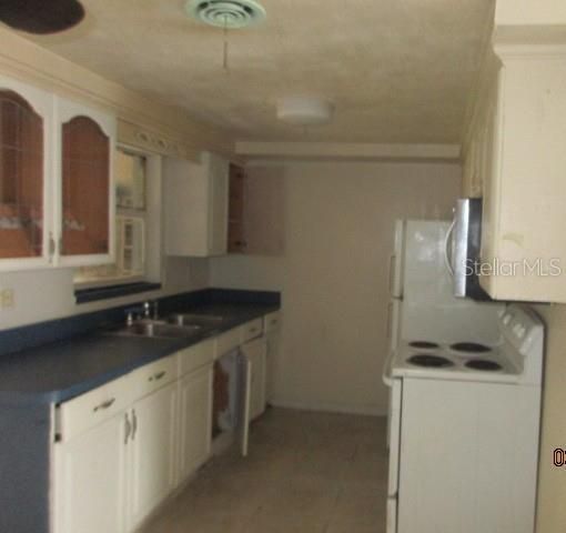 3024 WILLIAMSBURG STREET, Sarasota, FL 34231