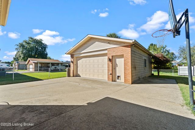 6606 Lunar Dr, Louisville, KY 40258