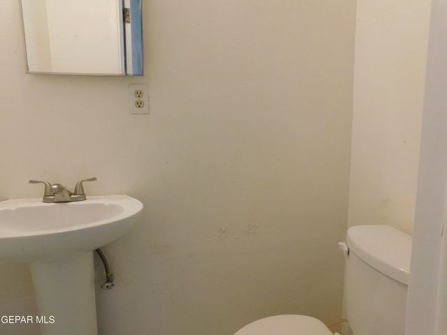 1013 LE BARRON Road, El Paso, TX 79907