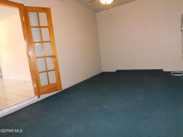 1013 LE BARRON Road, El Paso, TX 79907