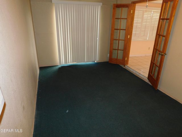 1013 LE BARRON Road, El Paso, TX 79907