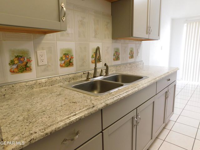 1013 LE BARRON Road, El Paso, TX 79907