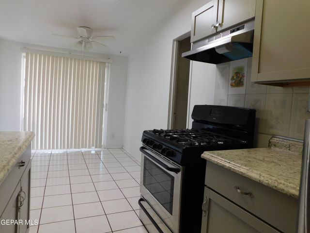 1013 LE BARRON Road, El Paso, TX 79907