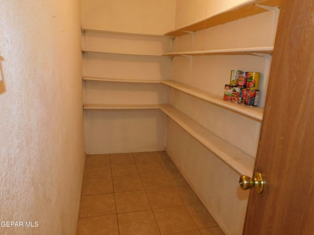 1013 LE BARRON Road, El Paso, TX 79907