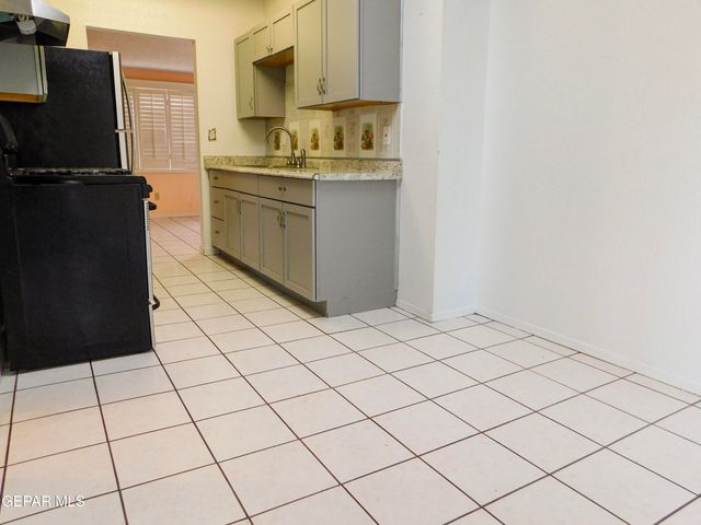1013 LE BARRON Road, El Paso, TX 79907