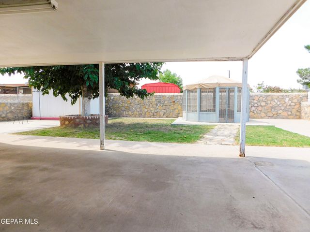1013 LE BARRON Road, El Paso, TX 79907