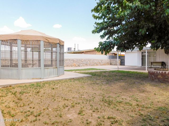 1013 LE BARRON Road, El Paso, TX 79907