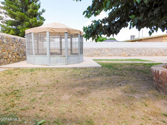 1013 LE BARRON Road, El Paso, TX 79907