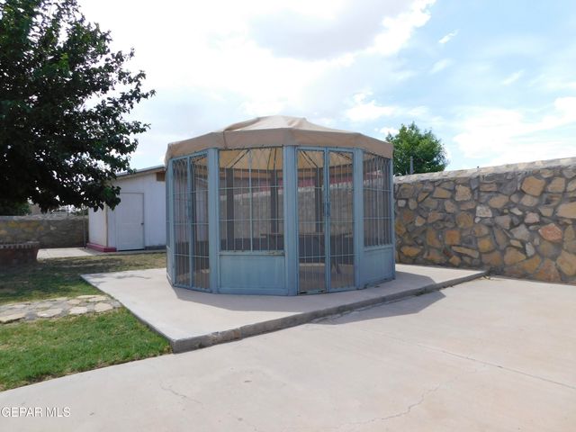 1013 LE BARRON Road, El Paso, TX 79907