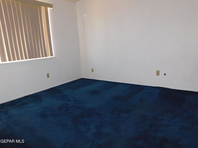 1013 LE BARRON Road, El Paso, TX 79907