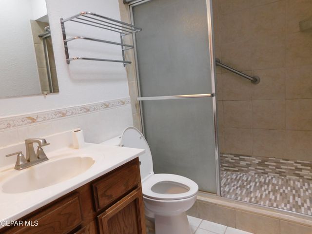 1013 LE BARRON Road, El Paso, TX 79907