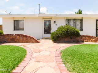 1013 LE BARRON Road, El Paso, TX 79907
