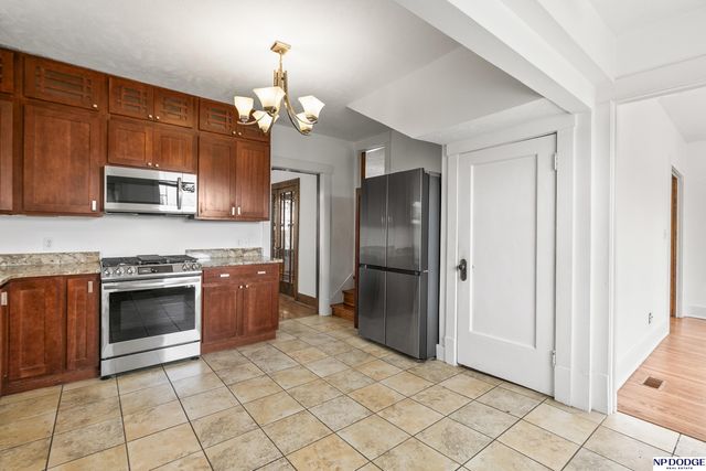 102 N 55 Street, Omaha, NE 68132