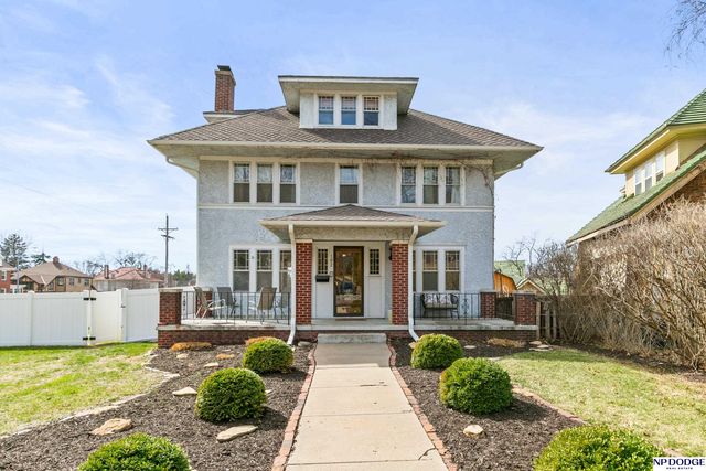 102 N 55 Street, Omaha, NE 68132