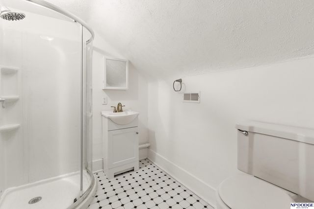 102 N 55 Street, Omaha, NE 68132
