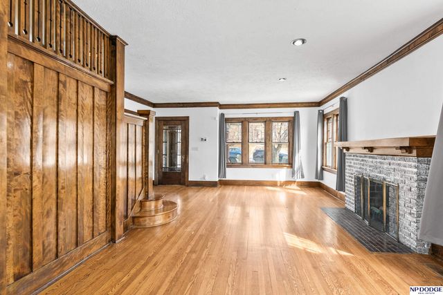 102 N 55 Street, Omaha, NE 68132