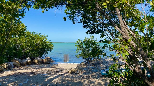 813 2Nd Street, Big Coppitt, FL 33040