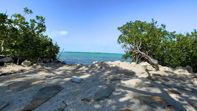 813 2Nd Street, Big Coppitt, FL 33040