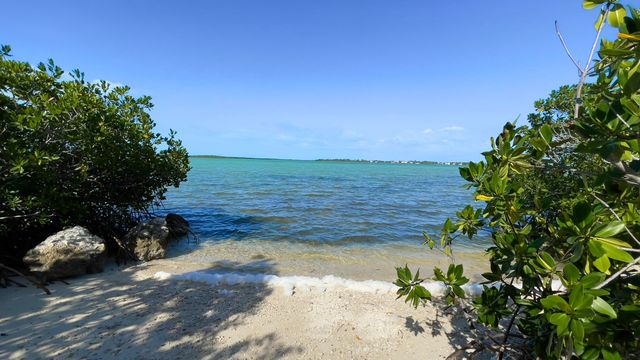 813 2Nd Street, Big Coppitt, FL 33040