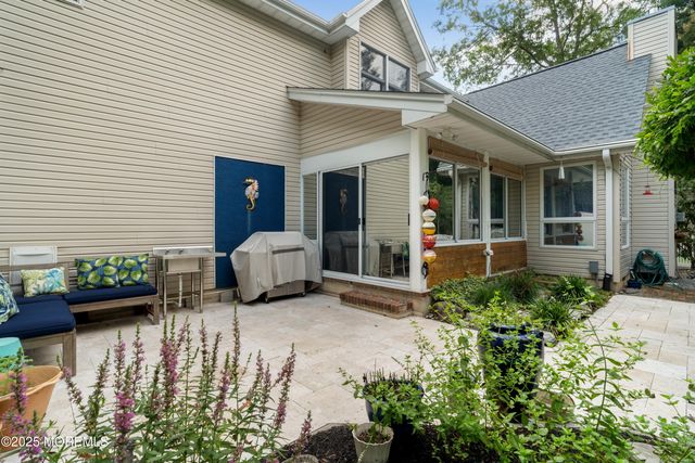 223 Hilliard Boulevard, Manahawkin, NJ 08050