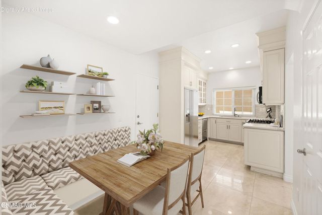 4839 La Vella Drive, Oak Park, CA 91377