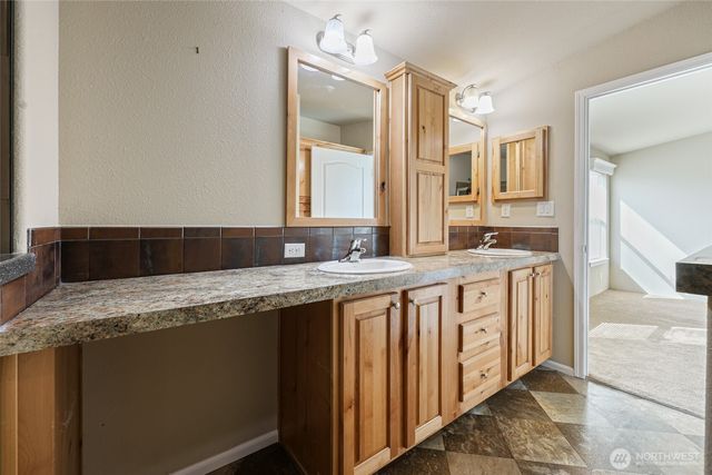 3516 Meadowbrook Lane SE, Lacey, WA 98503