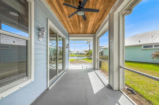 615 NE Canoe Park Circle, Port St. Lucie, FL 34983